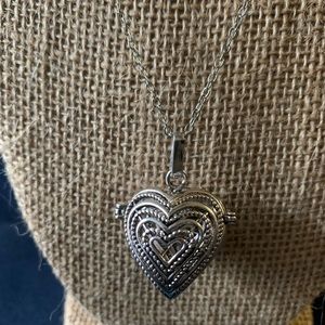 New Heart Locket Essential Oil Diffuser Necklace (oil not included)